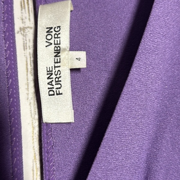 Diane Von Furstenberg Twist Front Open Back Wrap Top In Lilac Purple Size 4 - Picture 4 of 6